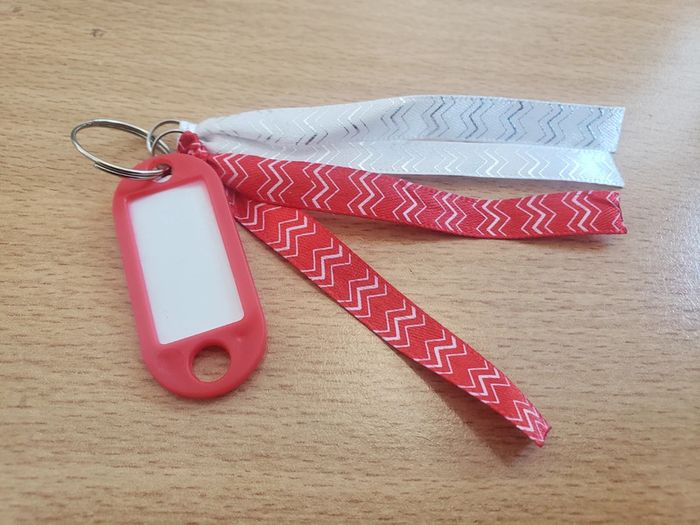 Porte clefs ruban neuf