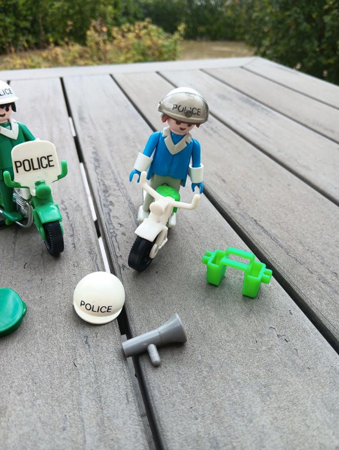 Lot de 2 playmobils policiers vintage - photo numéro 3