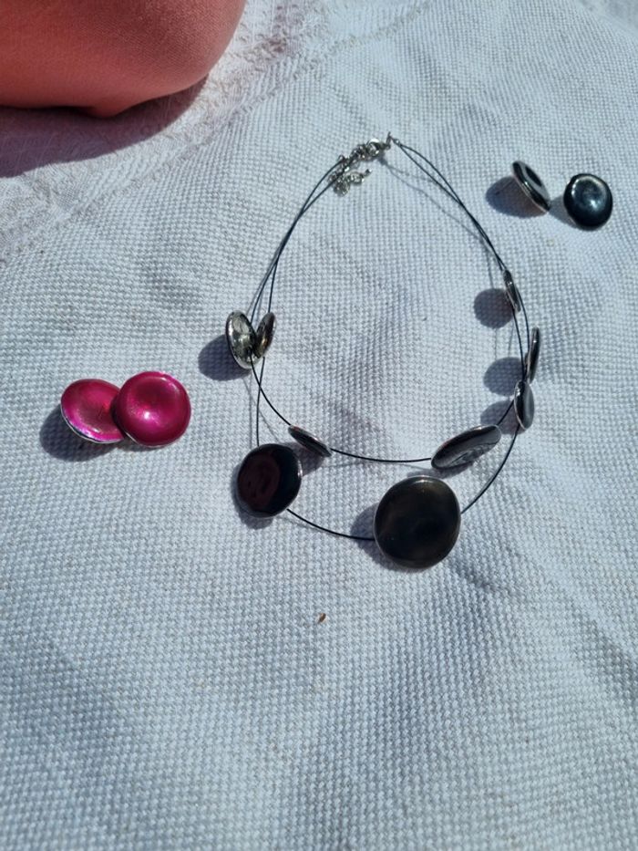 Collier et boucles d'oreilles parure de bijoux femme