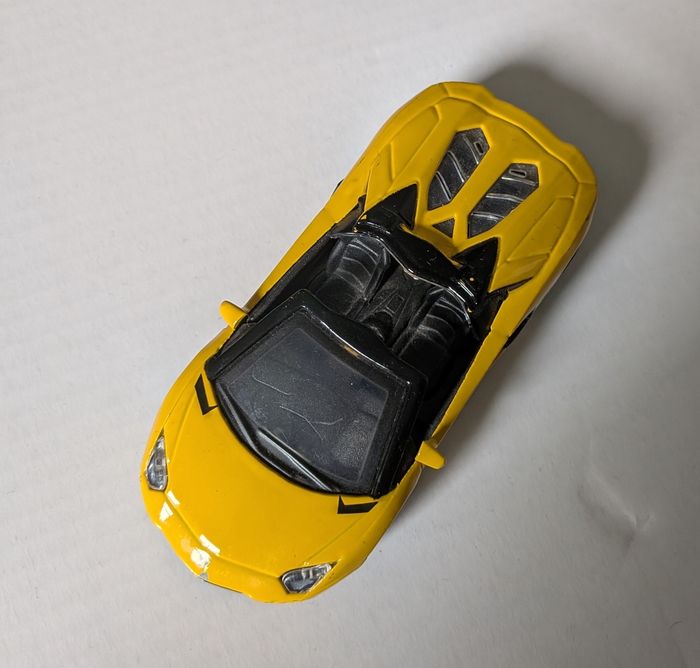 Voiture Bburago Lamborghini Aventador - photo numéro 2