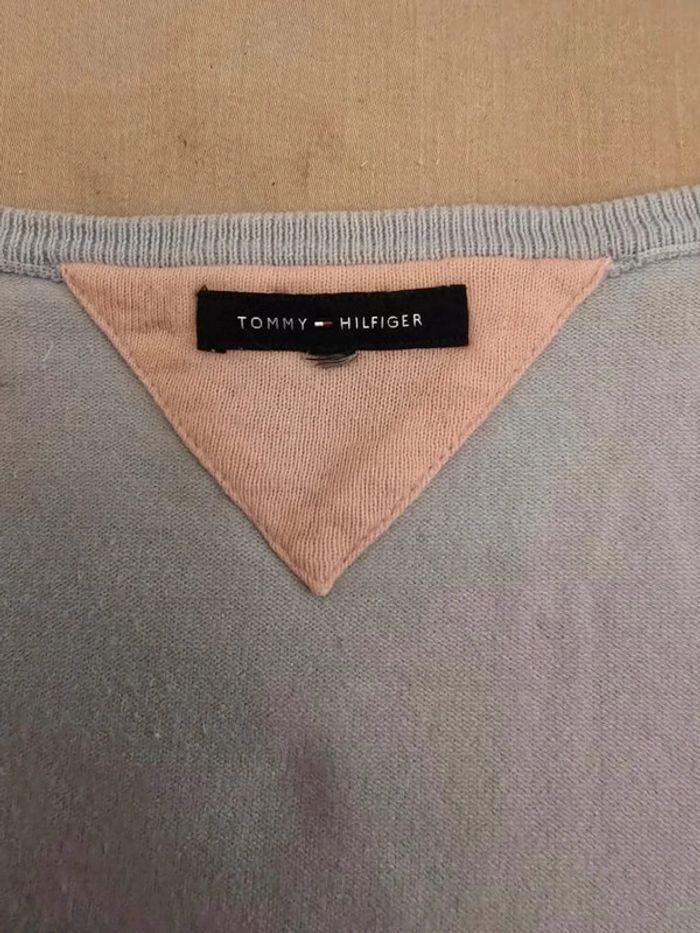 🌟 Pull col V bleu ciel Tommy hilfiger femme - Taille  S/M 🌟 - photo numéro 4