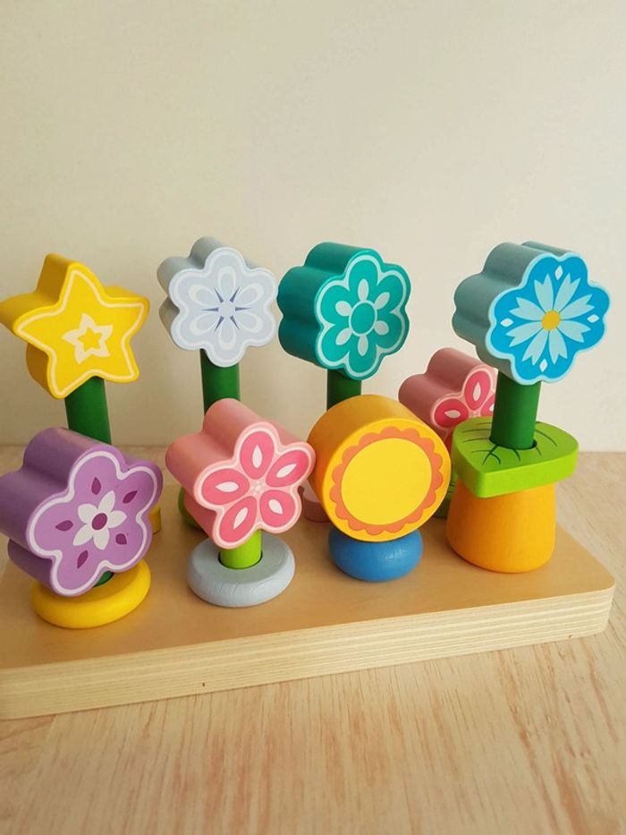 Jeu en bois pré printanier en fleurs - photo numéro 4