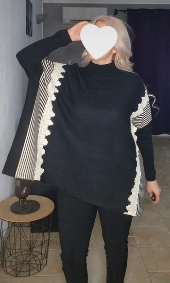 Pull loose Exquiss's noir et dentelle blanche