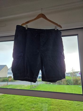 Short bleu