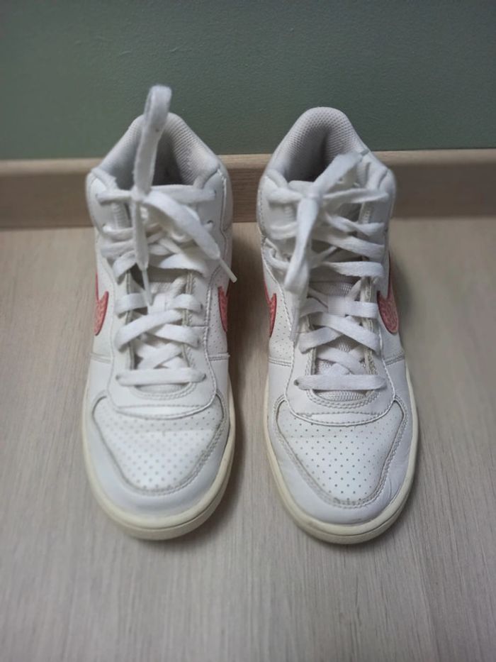 Baskettes Nike taille court borough taille 37.5 - photo numéro 3