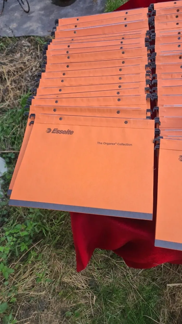 lot de 62 dossiers suspendu - photo numéro 3