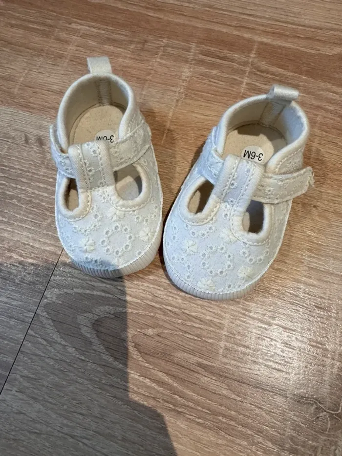 🌷Magnifique paire de chaussures en dentelle bébé🌷 - photo numéro 2
