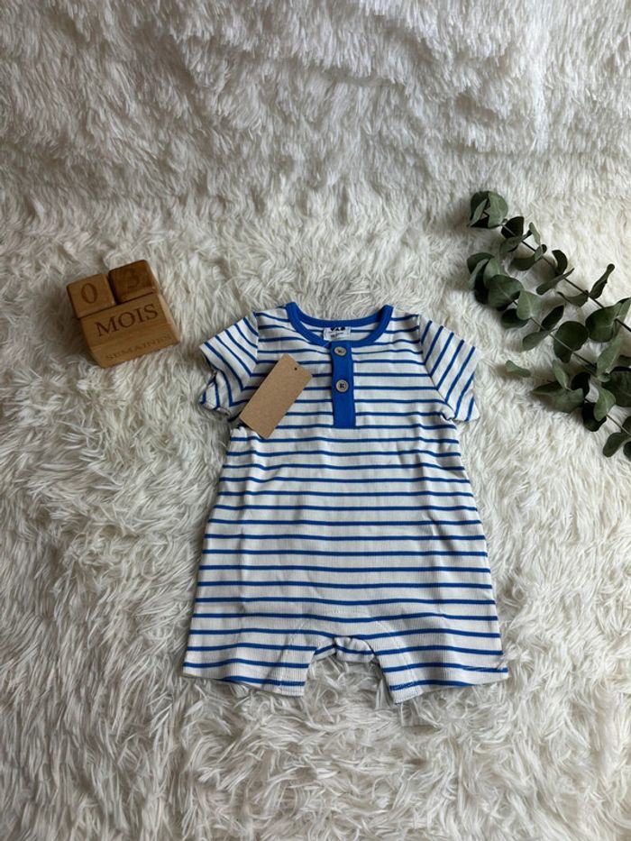 Barboteuse tape à l’œil taille 3 mois