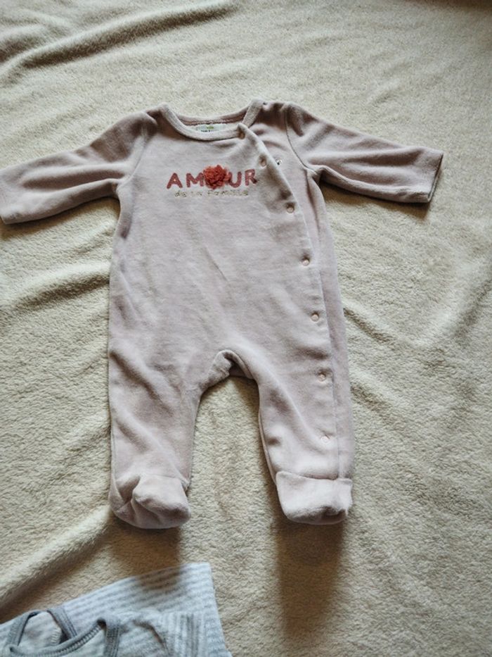 Lot de pyjamas - photo numéro 2