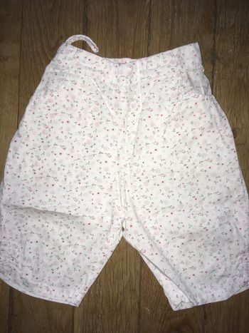Pantalon Kiabi bébé a petites fleurs 18 mois