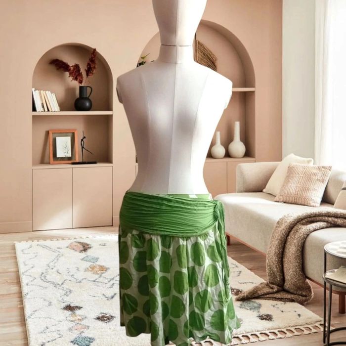 Jupe à pois vert avec sa ceinture intégré