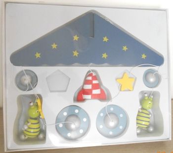 Mobil en bois "l'espace" à suspendre neuf