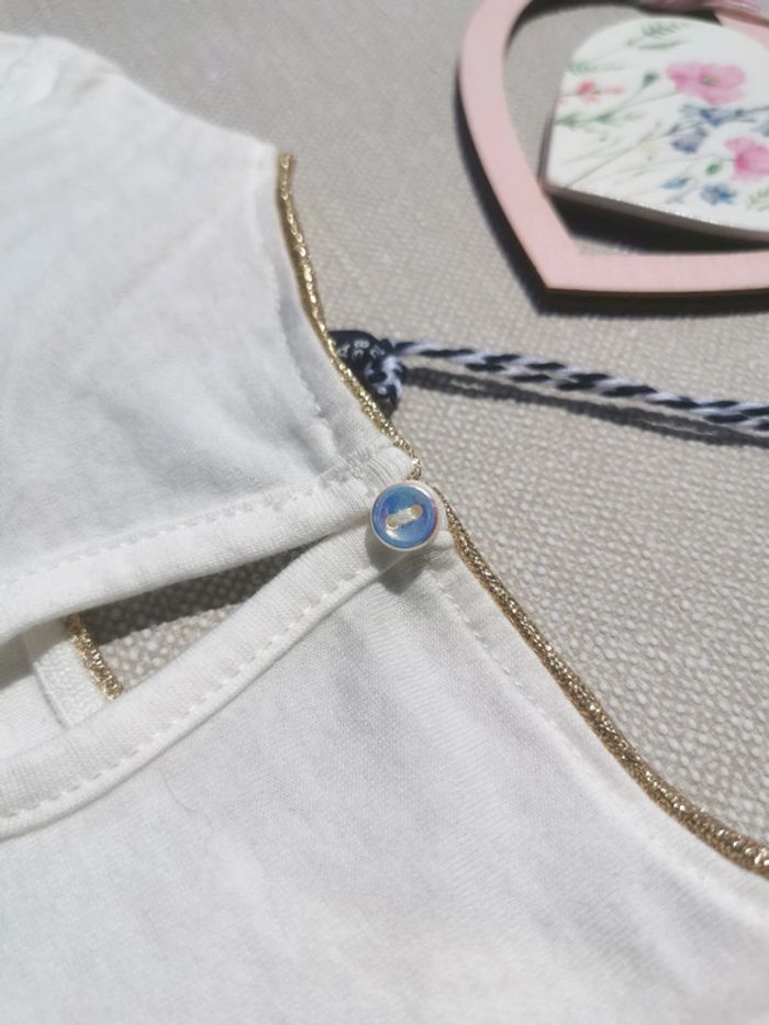 🌼Tee-shirt NEUF 3 Pommes 2/3 ans – doré, poétique et manches festonnées neuf étiqueté🇫🇷 - photo numéro 5