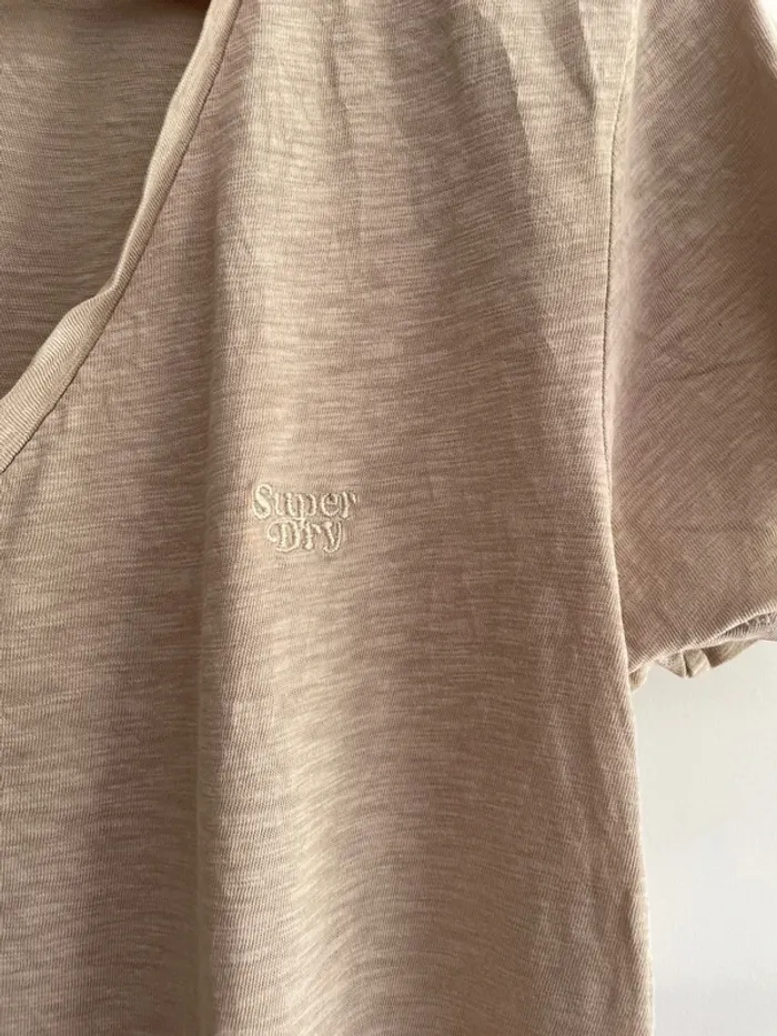 T-shirt beige superdry xs - photo numéro 2