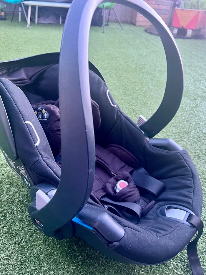 Yoyo car seat (siège auto / cosy , BABYZEN BE SAFE) + adaptateurs poussette Yoyo - photo numéro 3