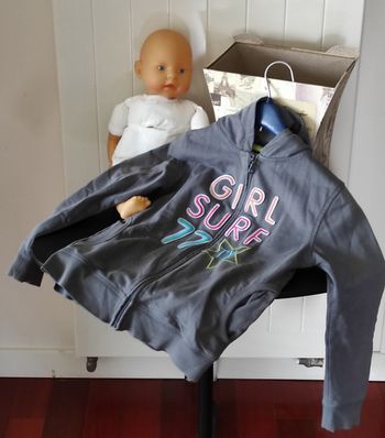 Veste zippée à capuche fille – 9 ans Excellent état