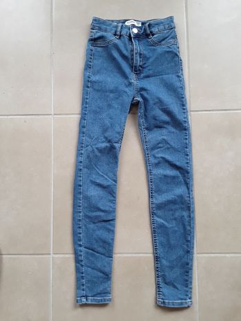Jean skinny taille haute PULL&BEAR en 32 TBE
