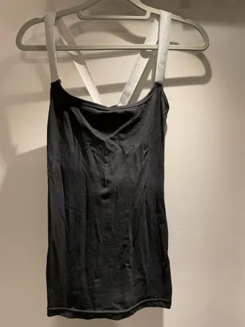 Débardeur noir bretelle brillante croisé dans le dos taille S -36