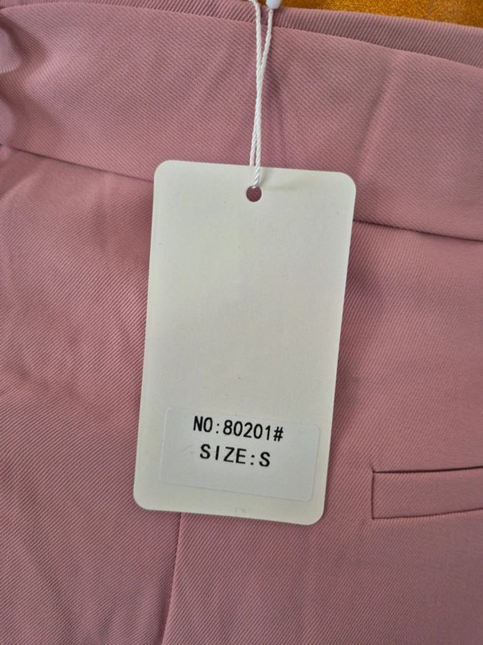 Short Rose avec Poches et Ceinture Femle Taille S/36 - photo numéro 3