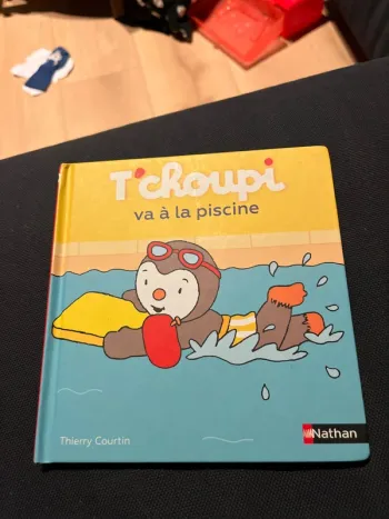Livre pour enfants tchoupi va à la piscine