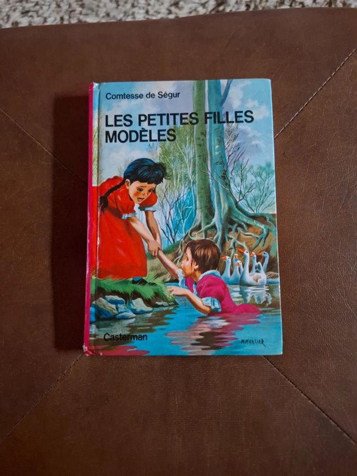 Les petites filles modèles