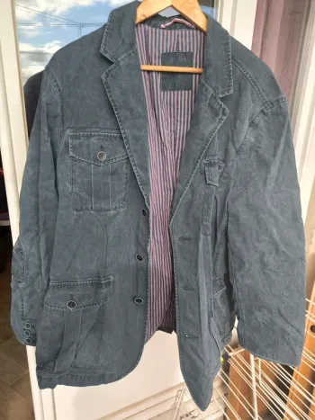 Veste bleuâtre