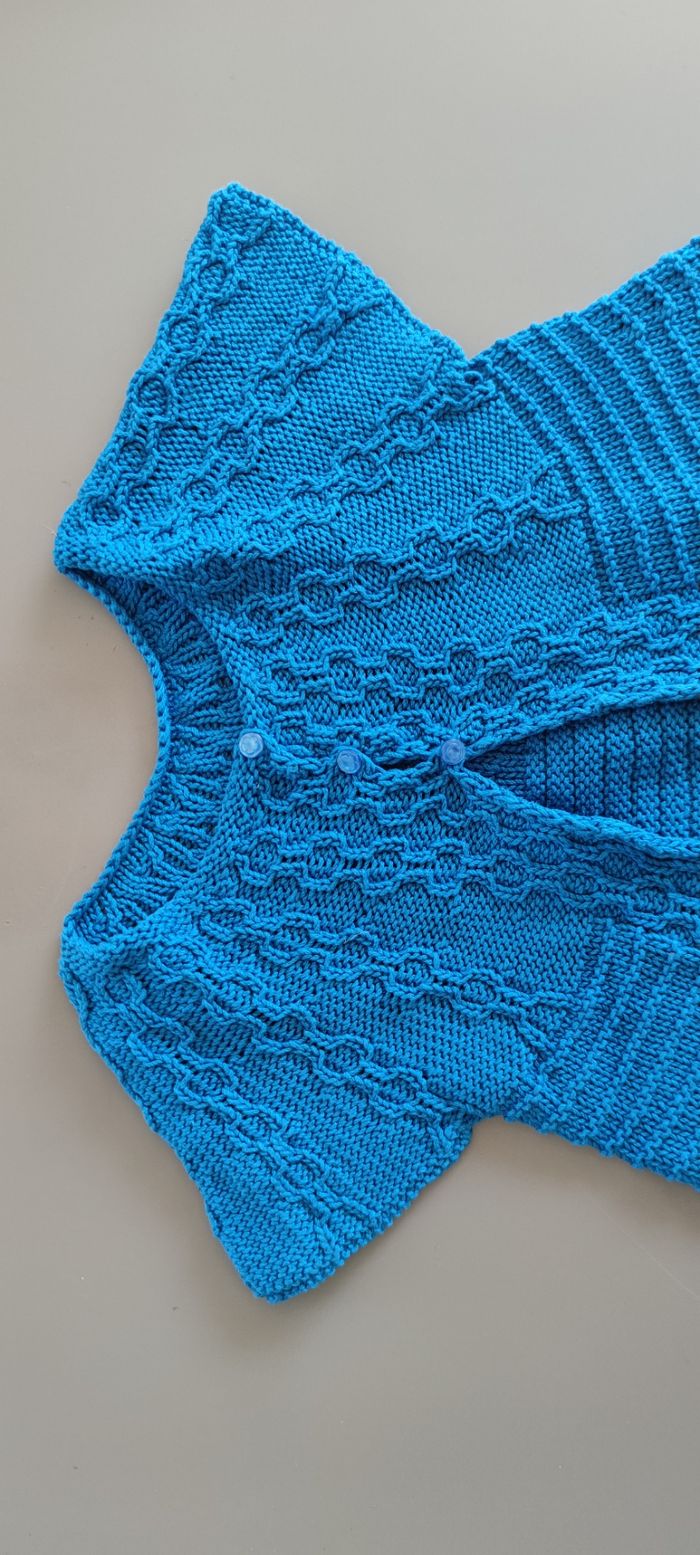 Gilet bleu 6 ans fait main - photo numéro 3