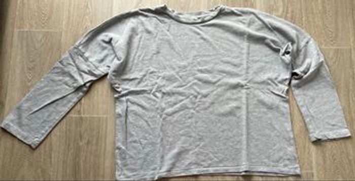 Pull léger   manches  longues Zara taille S en très bon état
