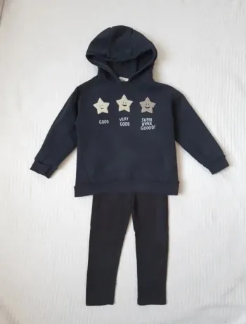 Tenue pull à capuche et tregging 4 ans