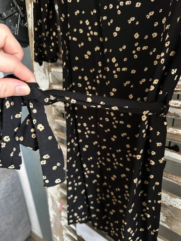 Robe Bonobo noir motif fleuri moutarde - photo numéro 3