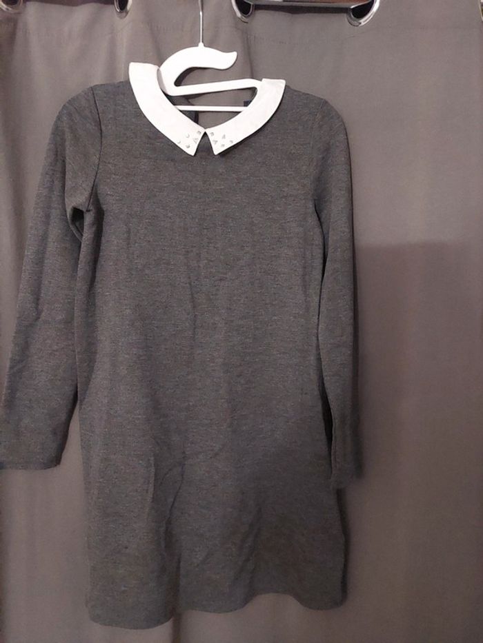 Très belle robe grise avec col XS ou 14 ans