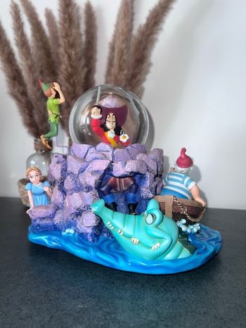 Snowglobe peter pan rare