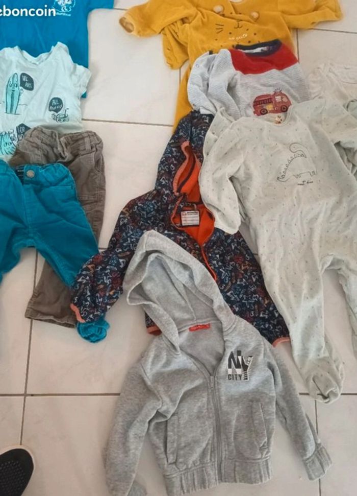 Lot vêtements enfants 2 ans - photo numéro 3