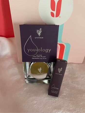 Crème contour yeux et applicateur