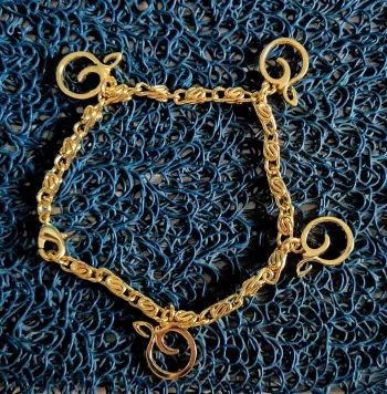 Bracelet de cheville/main doré à motifs de pommes