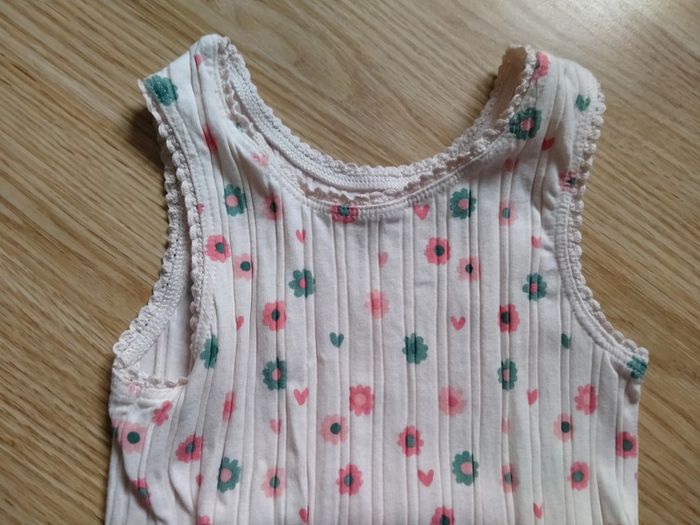 Débardeur beige a fleurs. Filles. Neuf. Kiabi.
Taille 4 ans - photo numéro 3