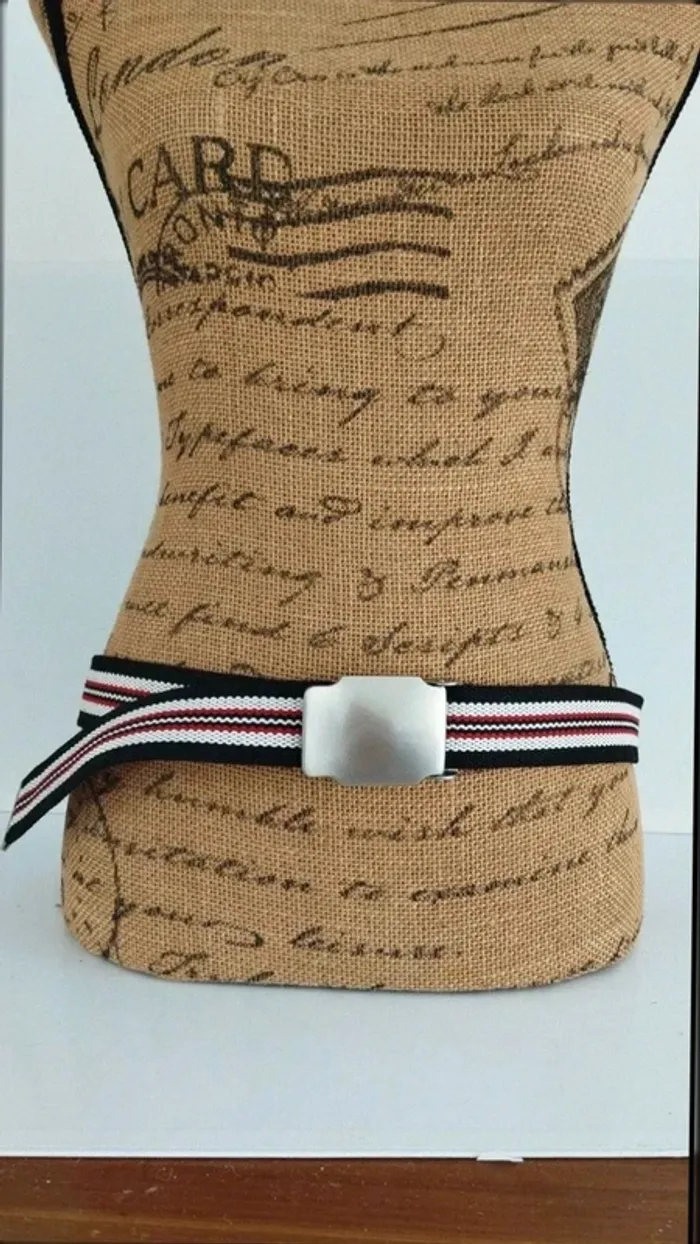 Ceinture rayée noir rouge et blanc