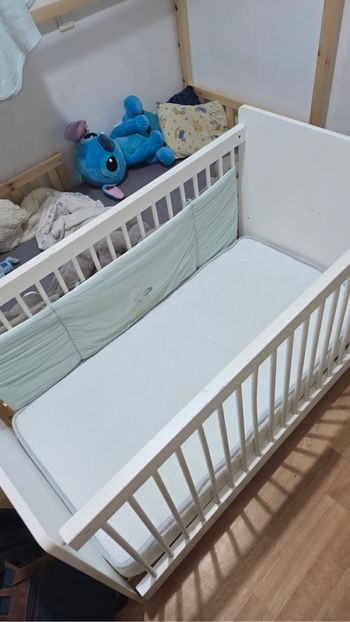 Lit à barreaux pour bébé
