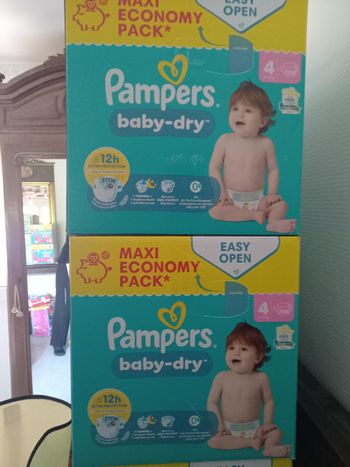Pampers 216 couches taille 4