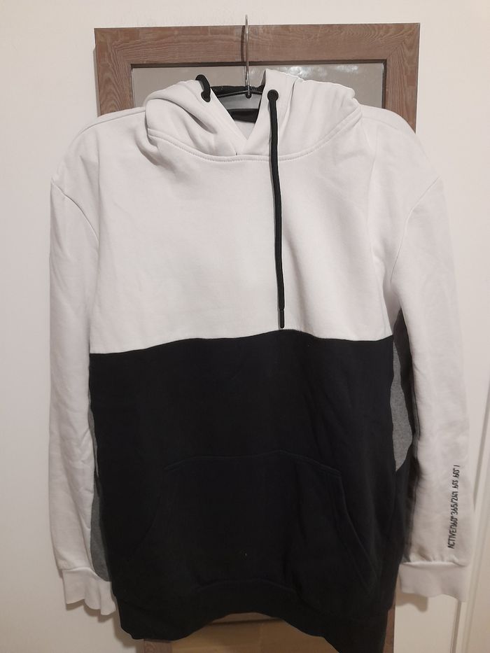 Sweat à capuche taille M C&A