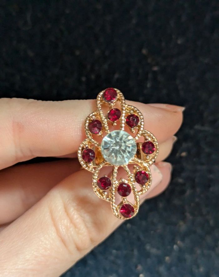 Bague fantaisie avec des strass - photo numéro 2