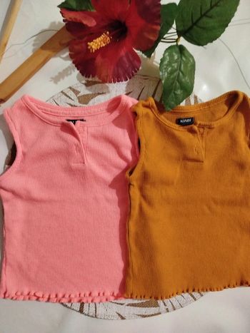 Lot 2 débardeurs fille 12 mois en coton côtelé col boutonné