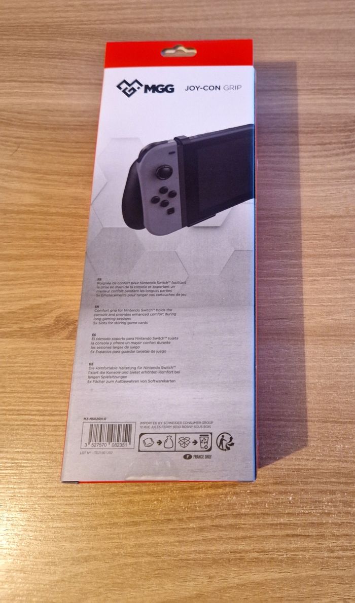 Manette Nintendo Switch / poignée de confort - photo numéro 2