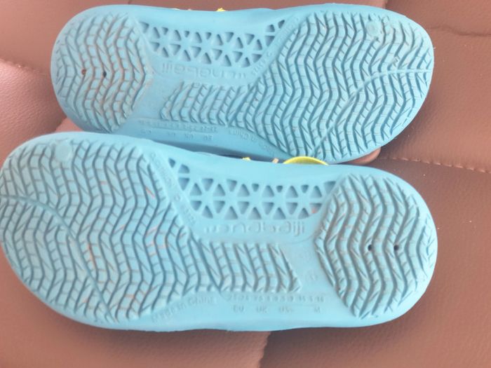 une paire chaussure taille 25-26 bleu tong plage piscine - photo numéro 2