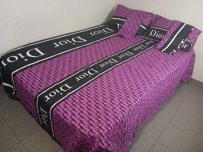 Drap de lit avec 4 taies d'oreiller