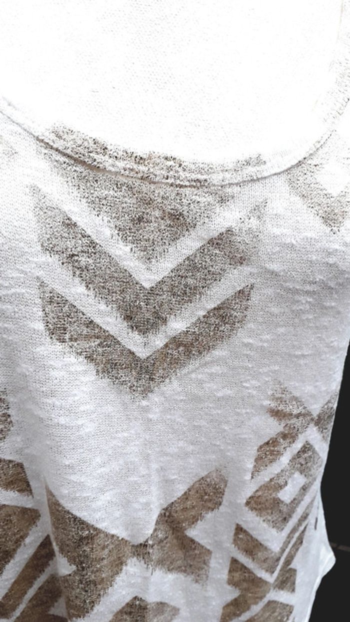 Tee-shirt manches courtes à motifs dorés - photo numéro 2