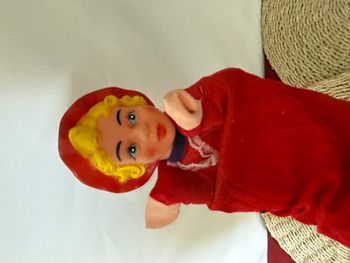 Marionnette à main vintage Le Petit Chaperon rouge, tête en caoutchouc souple, jouet des années 1960
