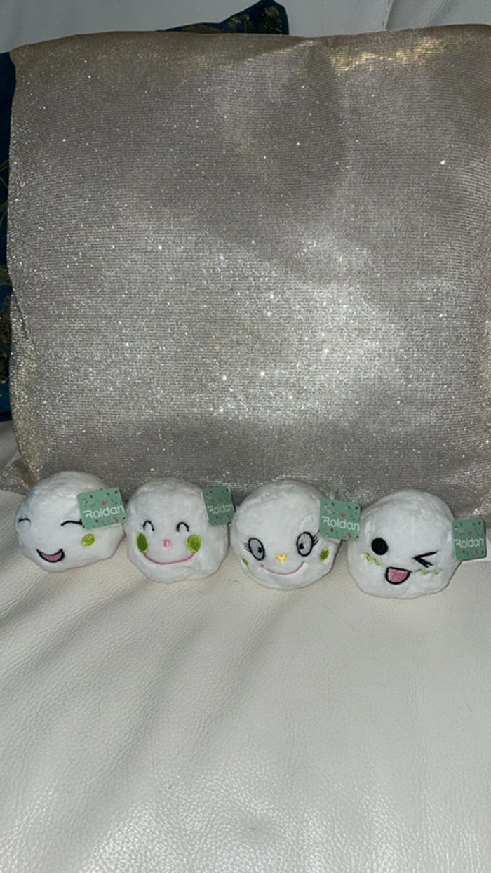 Lot de 4 peluches "boules de neige" Roldan - Neuves