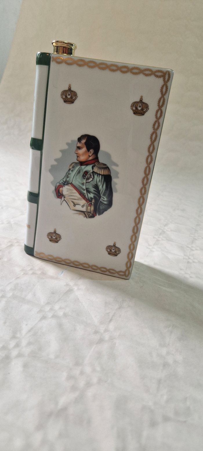 Bouteille de Cognac  , Bicentenaire de l'empereur Napoléon  , Porcelaine , Serie 460 - photo numéro 3