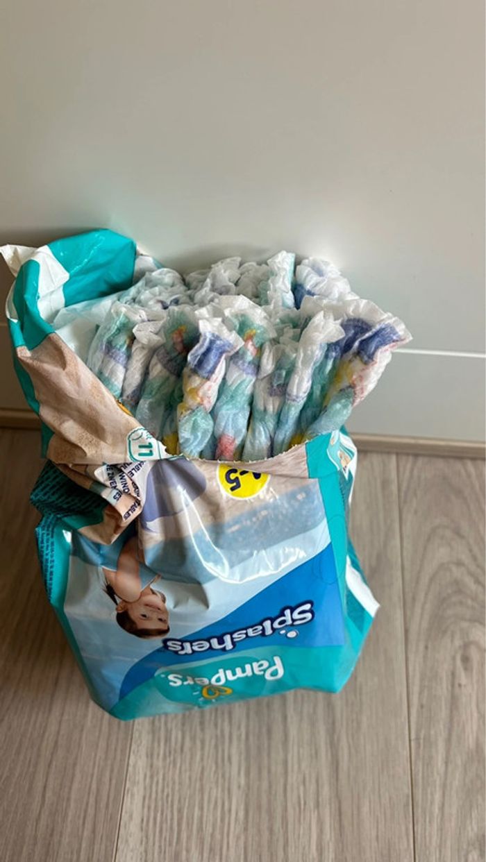 Couches culottes Pampers splashers - photo numéro 2